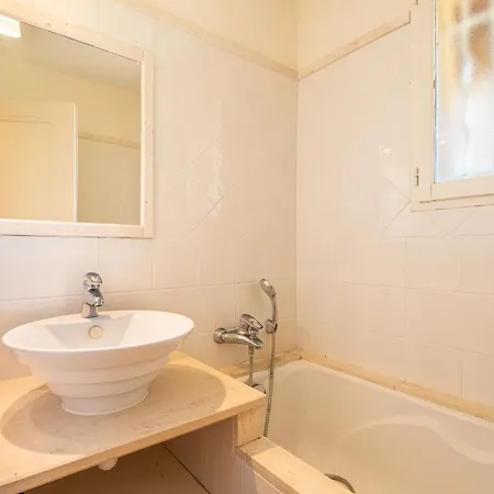 Du Temple By Interhome Le Lavandou